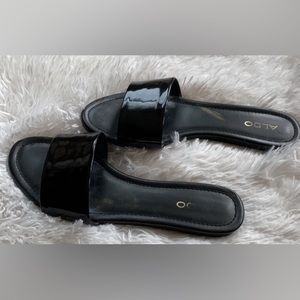 Womens Black slip on flat sandals shoes, size 7